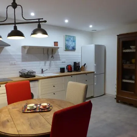 Bourbon-l'archambault, 2 Pieces, 2 Personnes - Fr-1-489-207 Appartement *